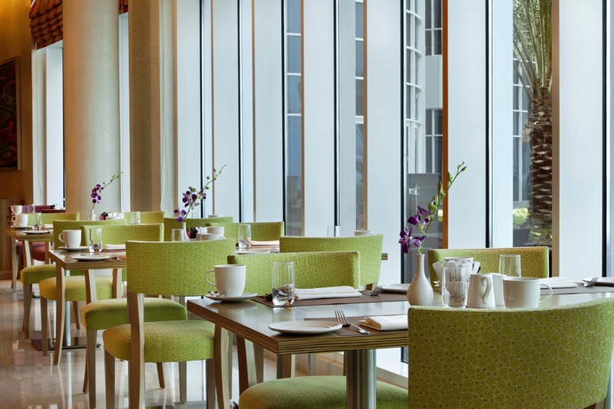 Imagen del bar/restaurante del Hotel Hilton Doha. Foto 5