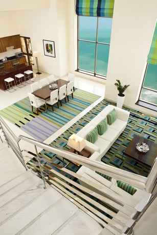 Imagen de los interiores del Hotel Hilton Dubai The Walk. Foto 9