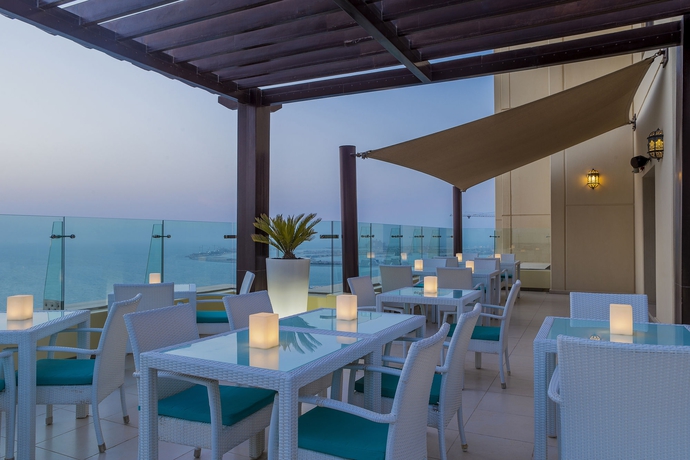 Imagen del bar/restaurante del Hotel Hilton Dubai The Walk. Foto 2