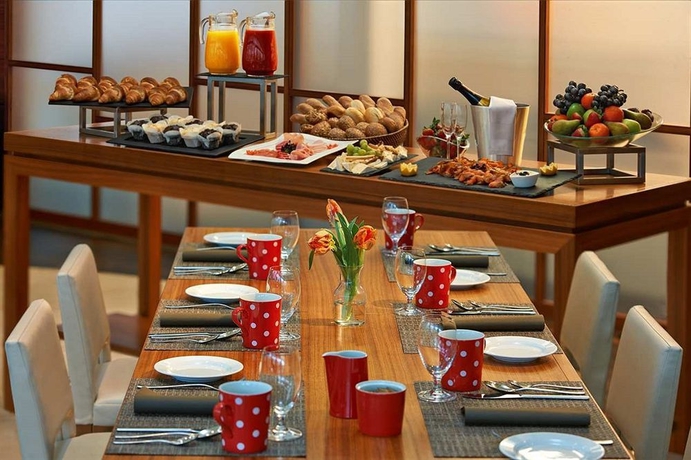 Imagen del bar/restaurante del Hotel Hilton Düsseldorf. Foto 2