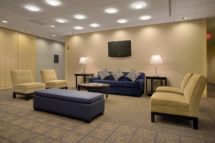 Imagen de los interiores del Hotel Hilton East Brunswick and Executive Meeting Center. Foto 10