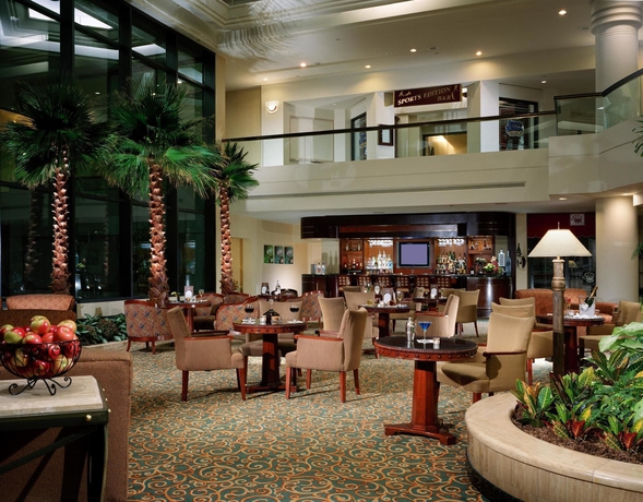 Imagen del bar/restaurante del Hotel Hilton East Brunswick and Executive Meeting Center. Foto 2