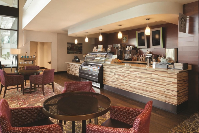 Imagen del bar/restaurante del Hotel Hilton East Brunswick and Executive Meeting Center. Foto 3