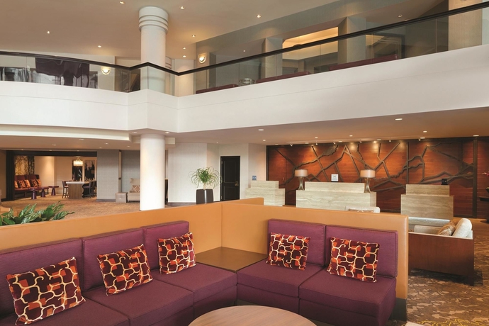 Imagen de los interiores del Hotel Hilton East Brunswick and Executive Meeting Center. Foto 12