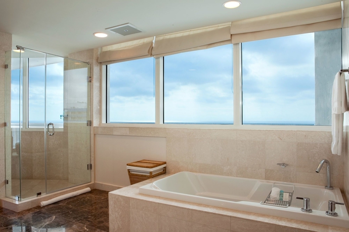 Imagen de la habitación del Hotel Hilton Fort Lauderdale Beach Resort. Foto 6