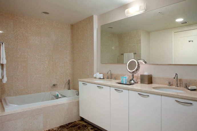 Imagen de la habitación del Hotel Hilton Fort Lauderdale Beach Resort. Foto 7