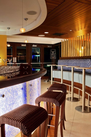 Imagen del bar/restaurante del Hotel Hilton Fort Lauderdale Beach Resort. Foto 3