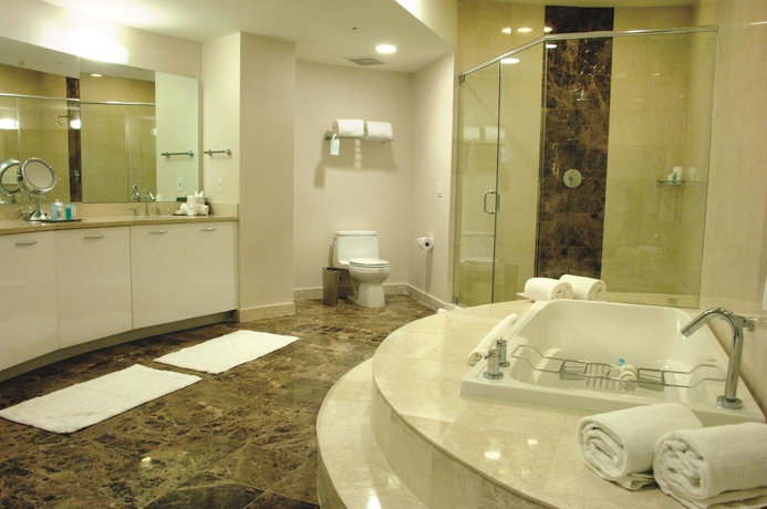 Imagen de la habitación del Hotel Hilton Fort Lauderdale Beach Resort. Foto 11