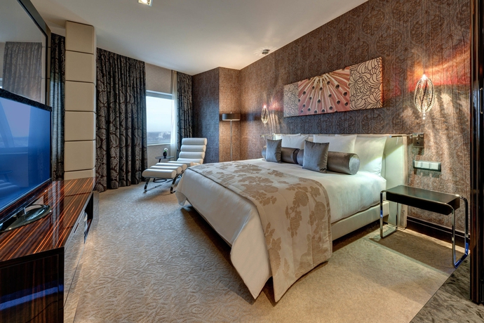 Imagen de la habitación del Hotel Hilton Frankfurt Airport. Foto 5