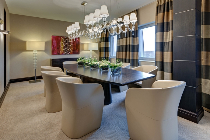 Imagen de la habitación del Hotel Hilton Frankfurt Airport. Foto 6