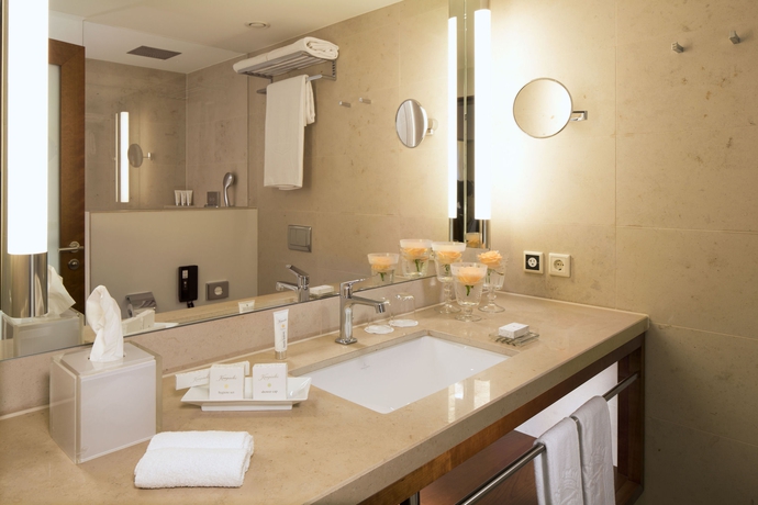 Imagen de la habitación del Hotel Hilton Frankfurt Gravenbruch. Foto 7