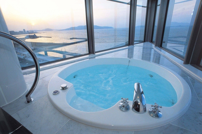 Imagen de la habitación del Hotel Hilton Fukuoka Sea Hawk. Foto 8