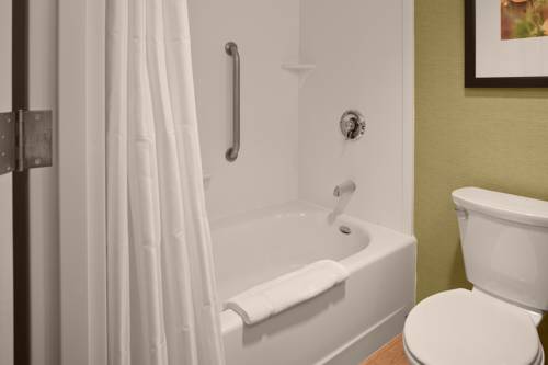 Imagen de la habitación del Hotel Hilton Garden Inn Akron. Foto 3