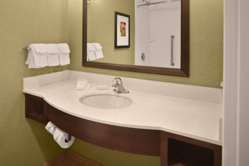 Imagen de la habitación del Hotel Hilton Garden Inn Akron. Foto 4