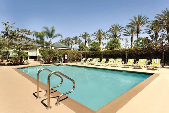 Imagen de la piscina del Hotel Hilton Garden Inn Anaheim Garden Grove. Foto 16