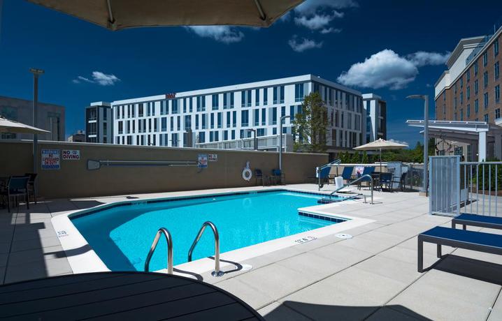 Imagen de la piscina del Hotel Hilton Garden Inn Asheville Downtown. Foto 14