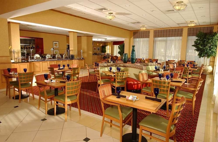 Imagen del bar/restaurante del Hotel Hilton Garden Inn Atlanta Airport/millenium Center. Foto 3