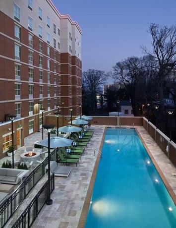 Imagen de la piscina del Hotel Hilton Garden Inn Atlanta Midtown. Foto 16