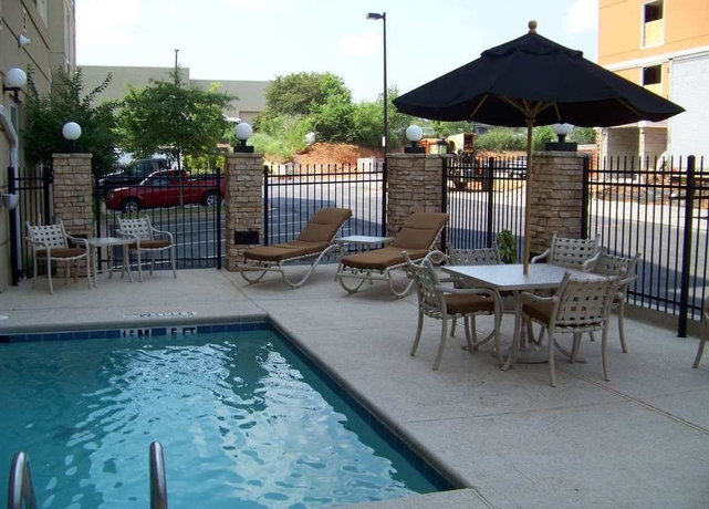Imagen de la piscina del Hotel Hilton Garden Inn Atlanta Nw/kennesaw Town Center. Foto 12