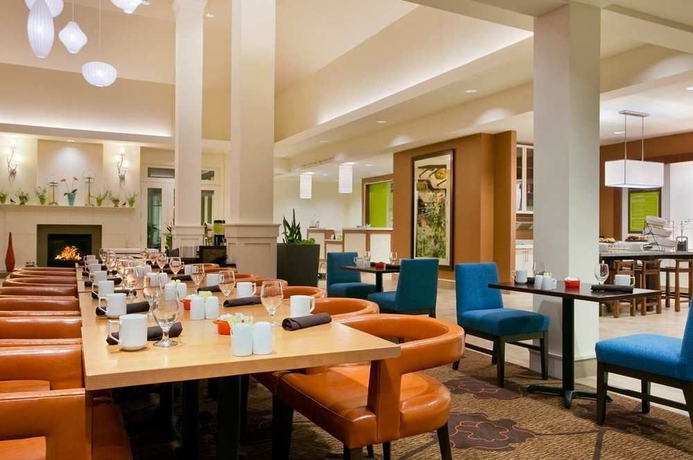 Imagen del bar/restaurante del Hotel Hilton Garden Inn Auburn. Foto 2