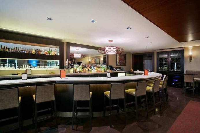 Imagen del bar/restaurante del Hotel Hilton Garden Inn Auburn. Foto 4