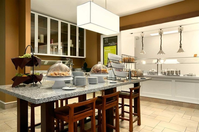 Imagen del bar/restaurante del Hotel Hilton Garden Inn Auburn. Foto 5