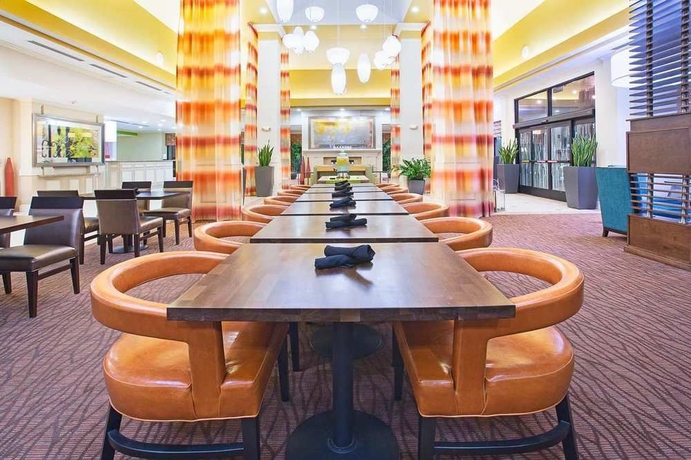 Imagen de los interiores del Hotel Hilton Garden Inn Avondale. Foto 7