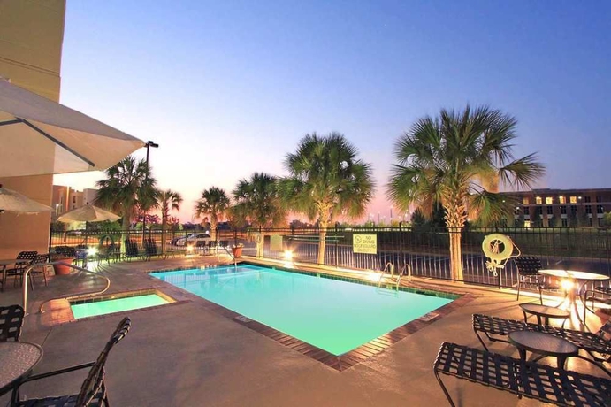 Imagen de la piscina del Hotel Hilton Garden Inn Baton Rouge Airport. Foto 14