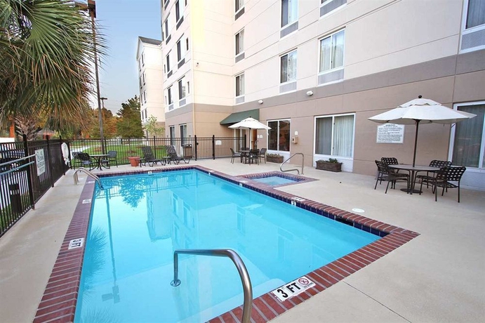 Imagen de la piscina del Hotel Hilton Garden Inn Baton Rouge Airport. Foto 15