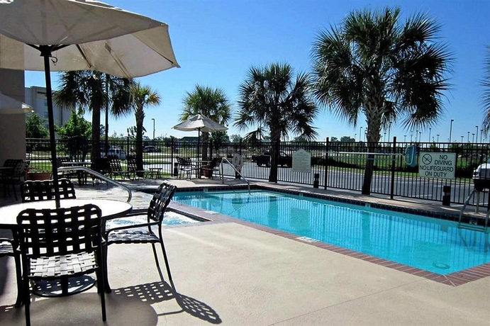Imagen de la piscina del Hotel Hilton Garden Inn Baton Rouge Airport. Foto 16
