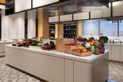 Imagen de los interiores del Hotel Hilton Garden Inn Beijing Huaxiang Tiantan Hospital. Foto 10