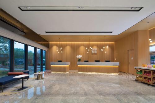Imagen de los interiores del Hotel Hilton Garden Inn Beijing Huaxiang Tiantan Hospital. Foto 11