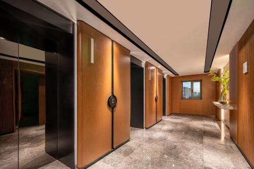 Imagen de los interiores del Hotel Hilton Garden Inn Beijing West Railway Station. Foto 11