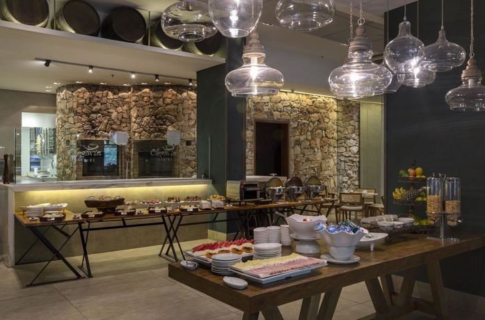 Imagen del bar/restaurante del Hotel Hilton Garden Inn Belo Horizonte, Brazil. Foto 2