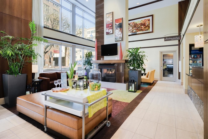 Imagen de los interiores del Hotel Hilton Garden Inn Bethesda. Foto 13