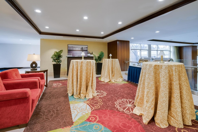 Imagen de los interiores del Hotel Hilton Garden Inn Bethesda. Foto 14