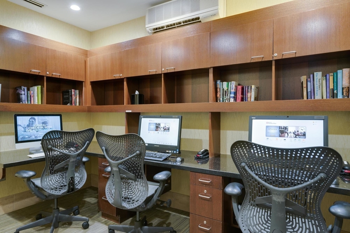 Imagen de los interiores del Hotel Hilton Garden Inn Bethesda. Foto 16