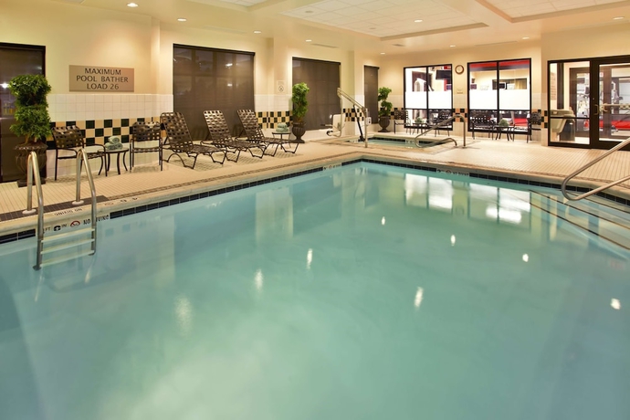 Imagen de la piscina del Hotel Hilton Garden Inn Bloomington. Foto 19