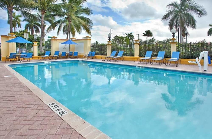Imagen de la piscina del Hotel Hilton Garden Inn Boca Raton. Foto 13