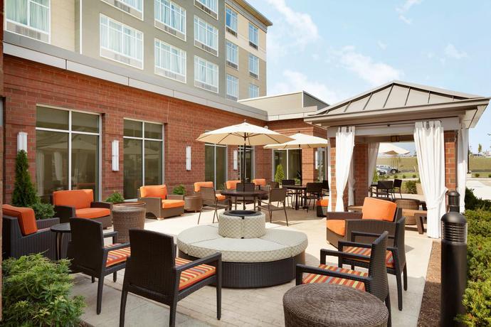 Imagen de los exteriores del Hotel Hilton Garden Inn Boston Logan Airport. Foto 9