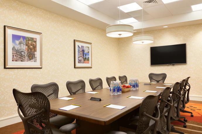 Imagen de los interiores del Hotel Hilton Garden Inn Boston Logan Airport. Foto 14