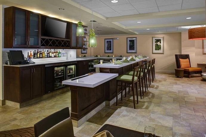 Imagen del bar/restaurante del Hotel Hilton Garden Inn Boston/waltham. Foto 3