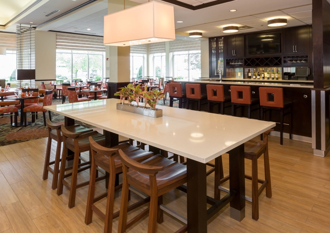 Imagen del bar/restaurante del Hotel Hilton Garden Inn Buffalo Airport. Foto 3