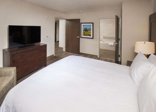 Imagen de la habitación del Hotel Hilton Garden Inn Burbank Los Angeles. Foto 3