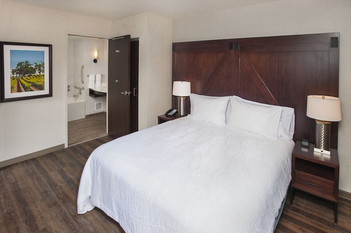 Imagen de la habitación del Hotel Hilton Garden Inn Burbank Los Angeles. Foto 11