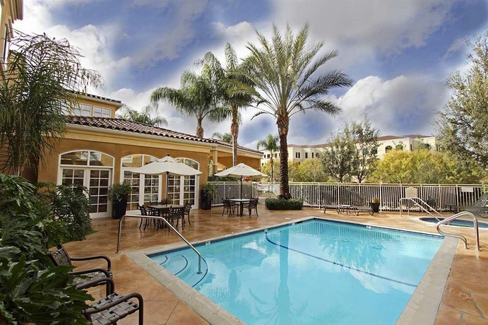 Imagen de la piscina del Hotel Hilton Garden Inn Calabasas. Foto 13