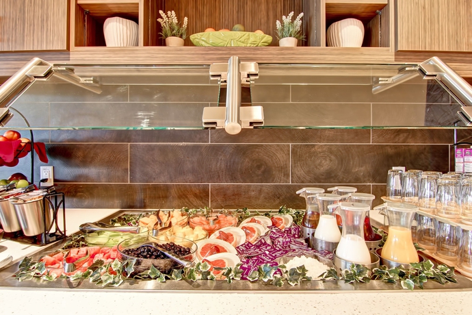 Imagen del bar/restaurante del Hotel Hilton Garden Inn Calgary Airport. Foto 4