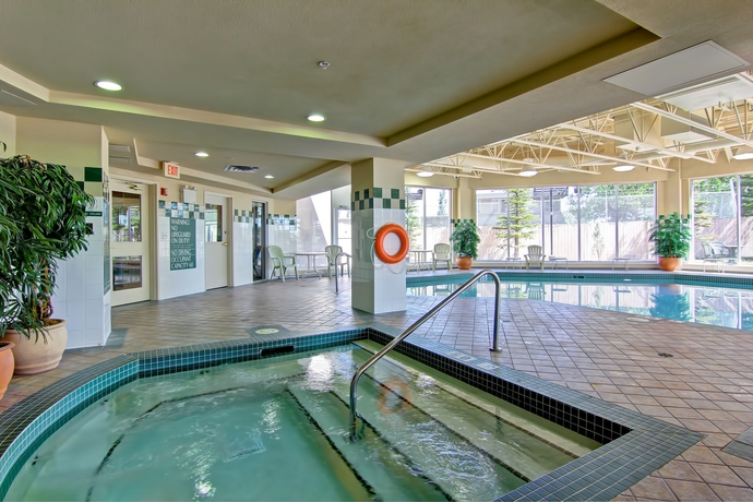 Imagen de la piscina del Hotel Hilton Garden Inn Calgary Airport. Foto 12