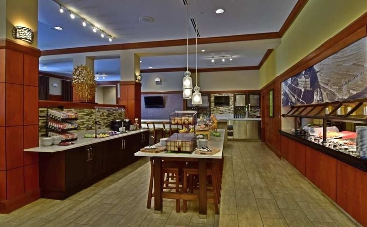 Imagen del bar/restaurante del Hotel Hilton Garden Inn Chicago North Shore/evanston. Foto 2
