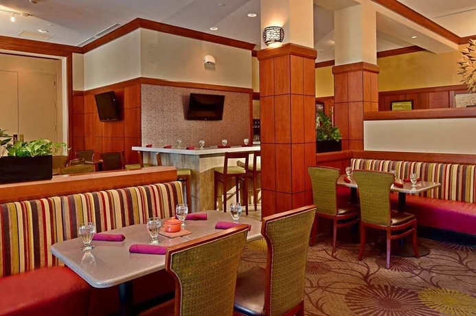 Imagen del bar/restaurante del Hotel Hilton Garden Inn Chicago North Shore/evanston. Foto 3